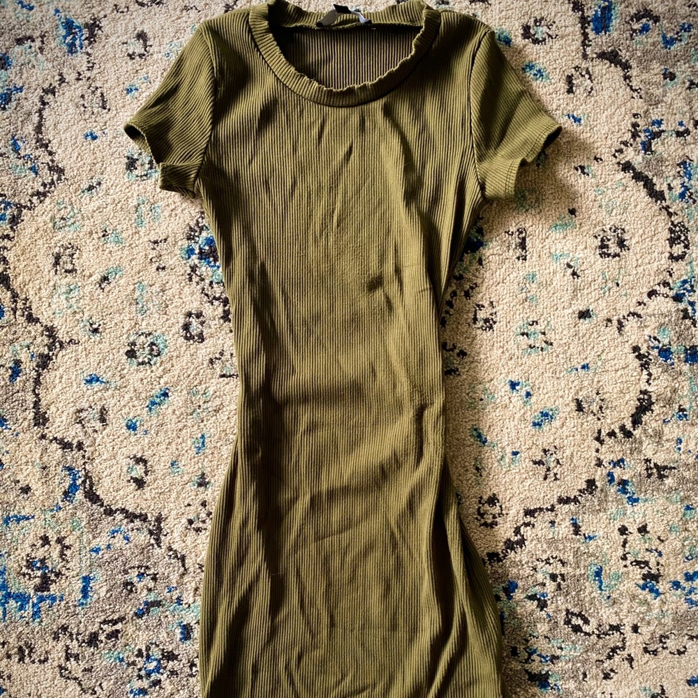 Lulu’s green bodycon dress